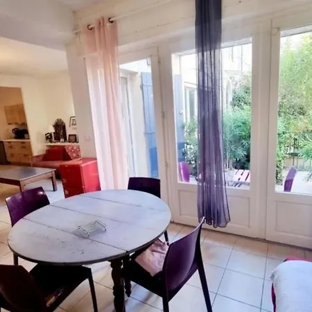 شقة T3 Duplex Avec Patio Centre/arenes/gare نيم